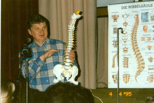 Володимир Козявкін під час конференції, 1995 рік