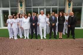 Групповое фото делегации с Катара и сотрудников клиники